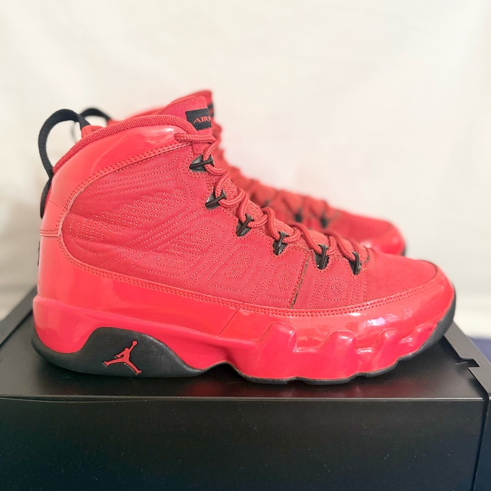AUTHENTIC Jordan 9 Retro Chili Red size 9.5 CT8019-600 2022 PRE-OWNED